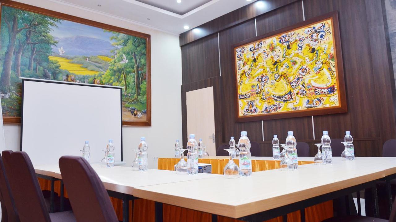 Gaia Asri Hotel Pamanukan Hilir ภายนอก รูปภาพ