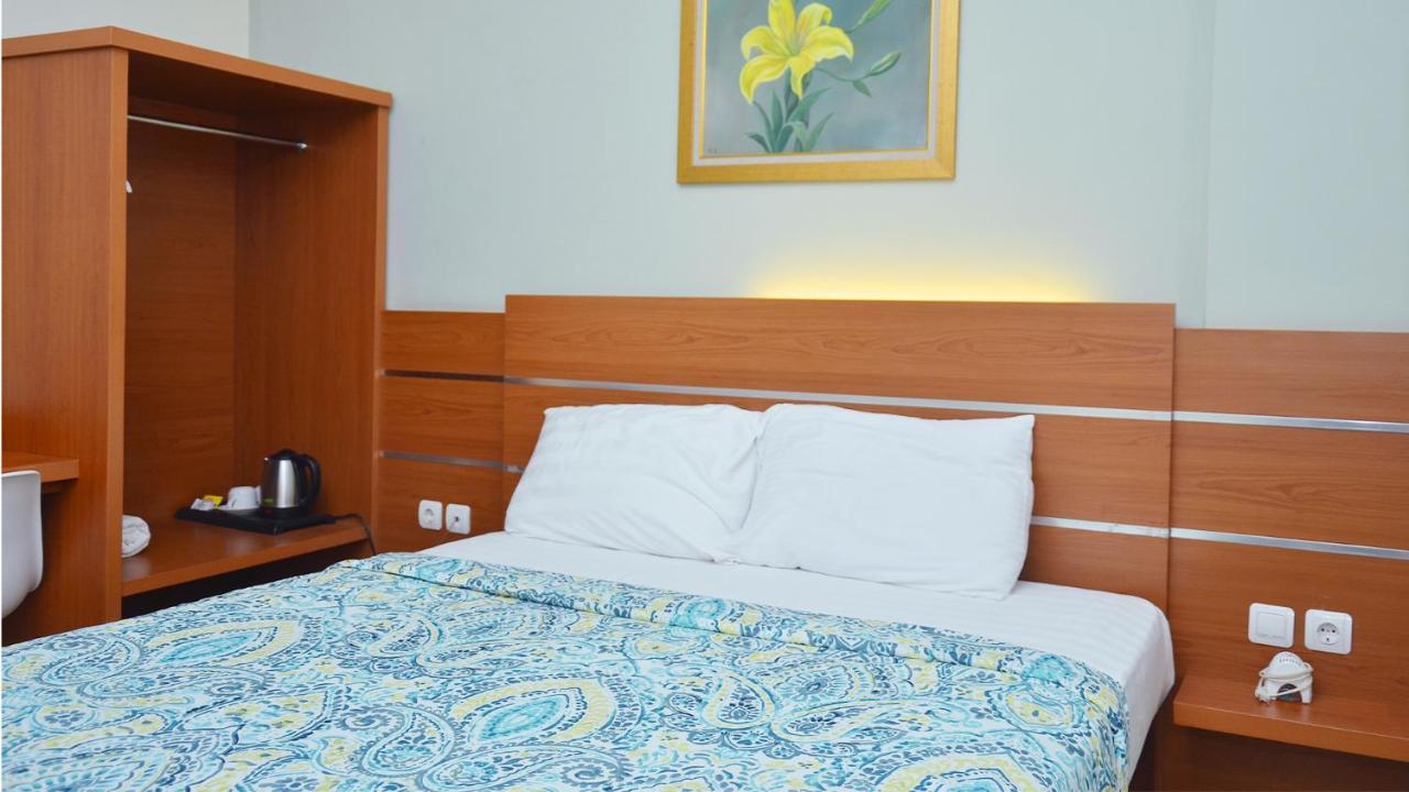 Gaia Asri Hotel Pamanukan Hilir ภายนอก รูปภาพ